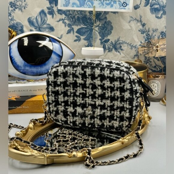 🆕 TOCCA 🧿 NWOT Tweed Camera Bag with Chain Strap - Black & White - - Picture 14 of 16